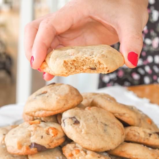 Peanut Chocolate Chip Cookies - Recipe photo by kuchengeschichten