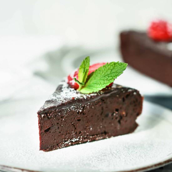 Paleo Flourless Chocolate Torte - Recipe photo by PrimaveraKitchen
