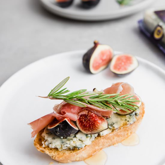 Fig & Blue Cheese Bruschetta - Recipe photo by baking-ginger