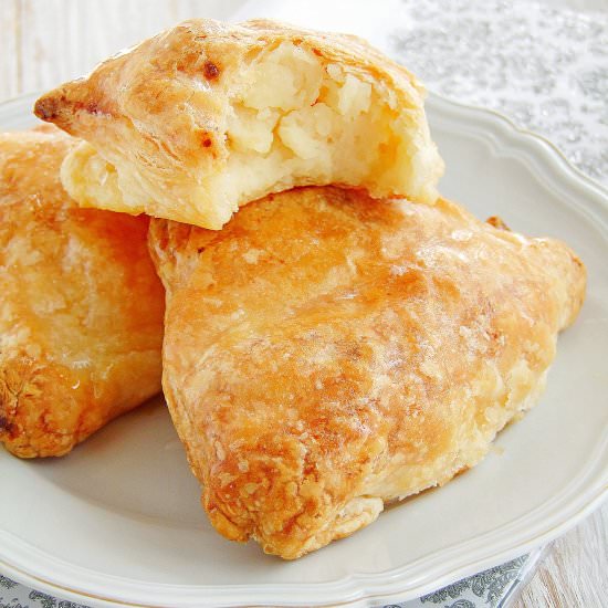 Saudi cones from puff pastry - Recipe photo by Izaa