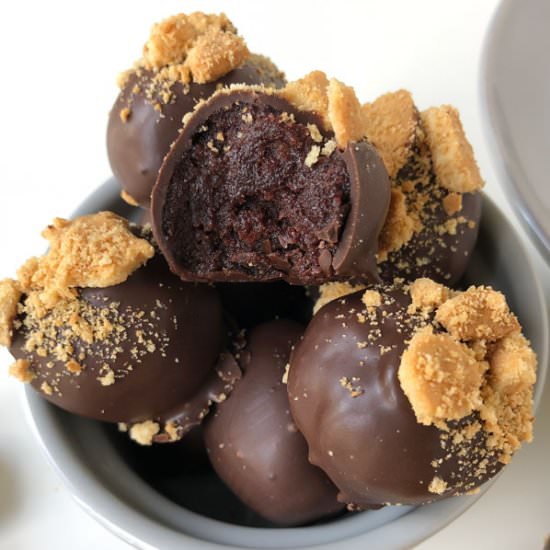 Peanut Butter Chocolate Cake Balls - Recipe photo by cookiesandcalligraphy
