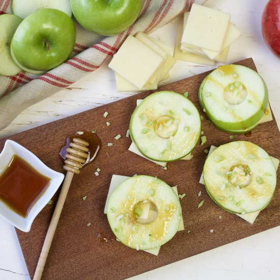 Cheddar Apple Sandwiches - Recipe photo by thedomesticdietitian
