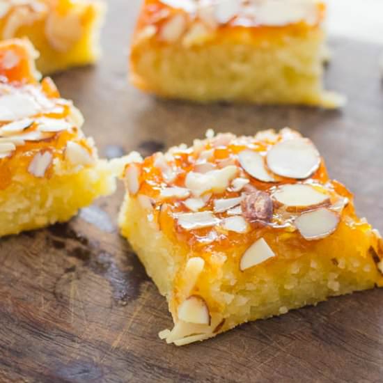 Apricot Almond Bars - Recipe photo by garlic and zest