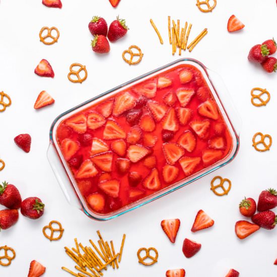Strawberry pretzel dessert - Recipe photo by thanksgiving