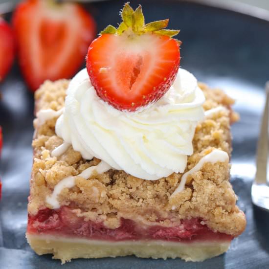 Vegan Strawberry Crumble Bars - Recipe photo by ruchiskitchen