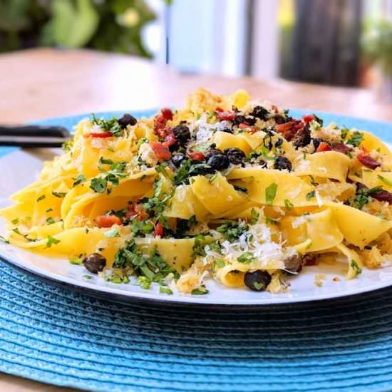 Pasta with crispy capers - Recipe photo by Cuisine Fiend