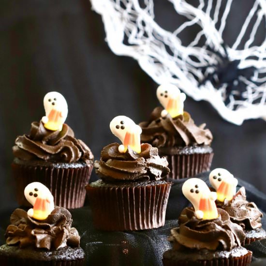 Easy Chocolate Halloween Cupcakes - Recipe photo by Grits and Pinecones