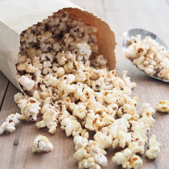 Low-Sugar Salted Caramel Popcorn - Recipe photo by Bake With Paws