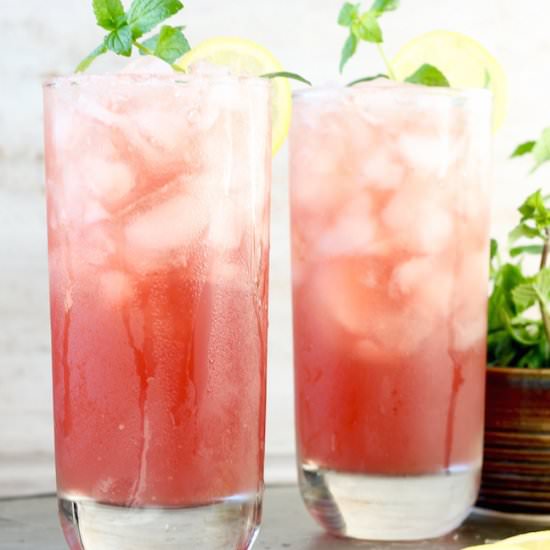 Pomegranate Lemonade - Recipe photo by missinthekitchen
