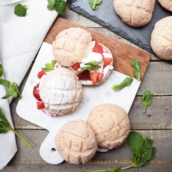 Strawberry shortcake melon pan - Recipe photo by cherryonmysundae
