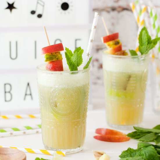 Apple Pineapple Ginger Juice - Recipe photo by littlesugarsnaps