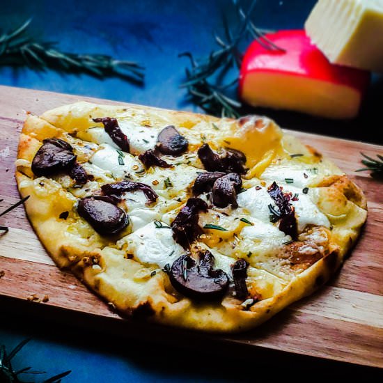 Vegetarian Flatbread Pizza - Recipe photo by erhardtseat