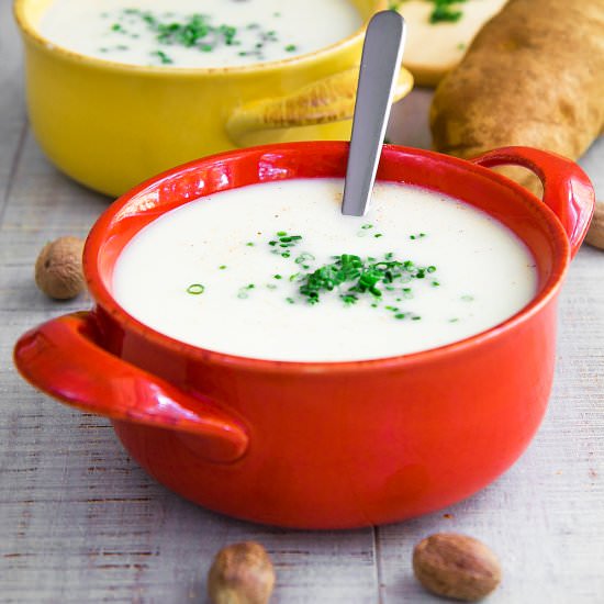 VICHYSSOISE RECIPE & HISTORY - Recipe photo by Philosokitchen