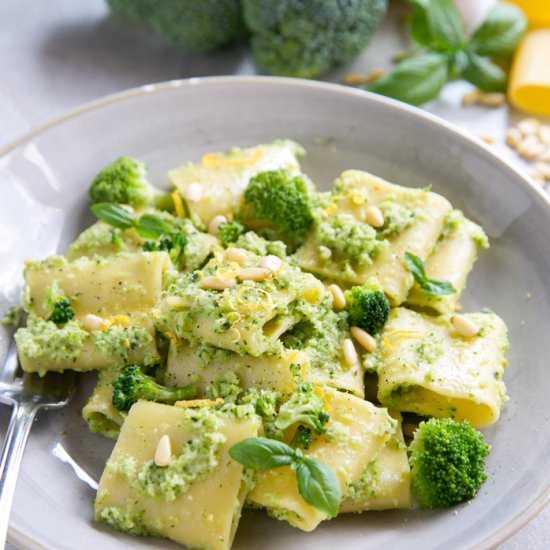 Vegan Broccoli Pesto Pasta - Recipe photo by The petite cook