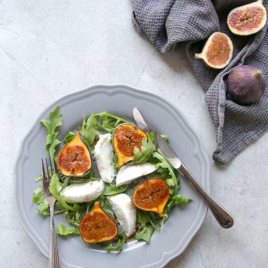 Caramelized Fig & Mozzarella Salad - Recipe photo by The petite cook