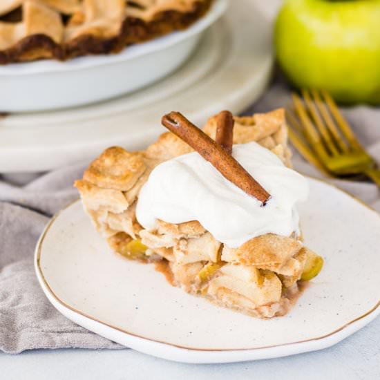 Cinnamon Apple Pie - Recipe photo by theitsybitsykitchen