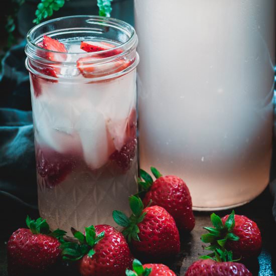 strawberry water kefir - Recipe photo by calm eats