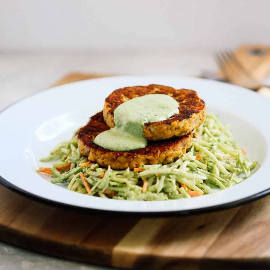 Low-Carb Salmon Burgers - Recipe photo by PrimaveraKitchen