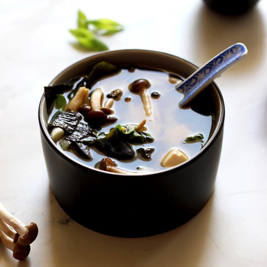 Easy Miso Soup (Japanese Clear Soup) - Recipe photo by HappyKitchen.Rocks