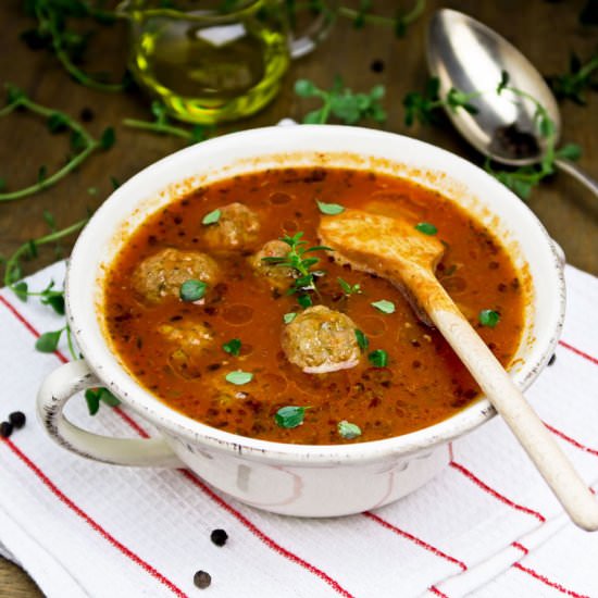 Fresh tomato soup with meatballs - Recipe photo by Culinaire bagage