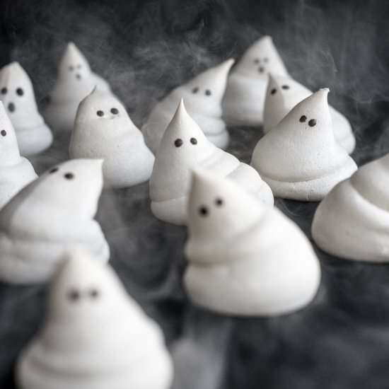 Eggless Halloween Meringue Ghosts - Recipe photo by saragatheringdreams
