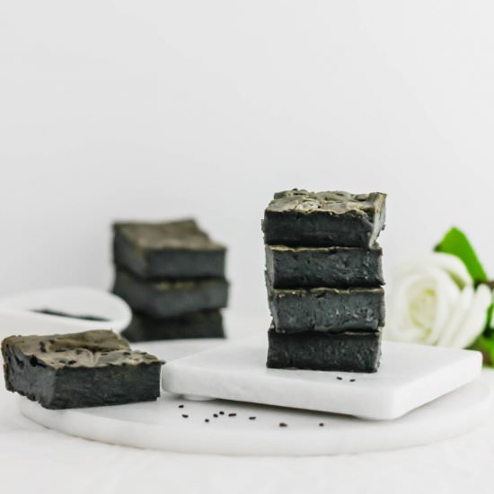 Black Sesame Charcoal Mochi - Recipe photo by siftandsimmer