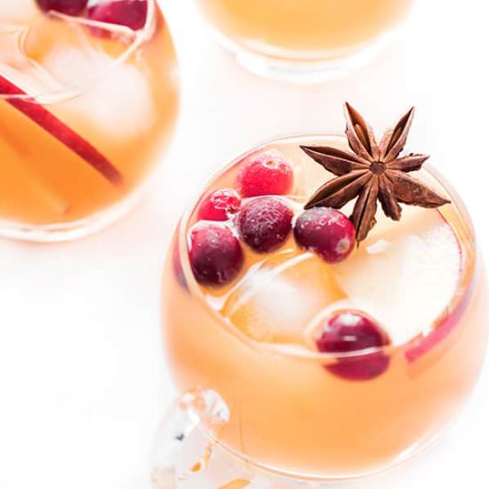 APPLE CIDER SANGRIA - Recipe photo by thelemonbowl