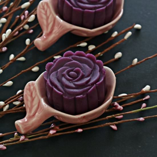 Purple Sweet Potato Mooncakes - Recipe photo by Anncoo