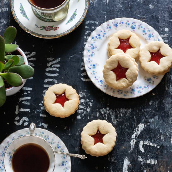Jammie Dodger Cookies - Recipe photo by veggie desserts