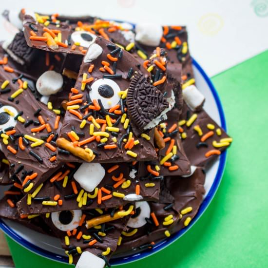 EASY TO MAKE HALLOWEEN BARK - Recipe photo by Stylish Cravings