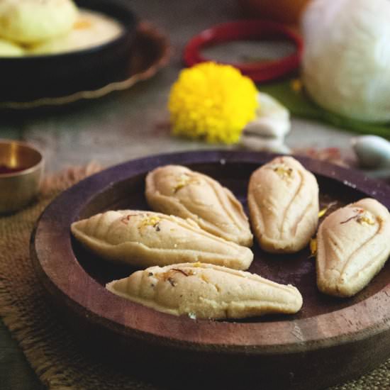 Gurer Sandesh - Recipe photo by PeekNCook