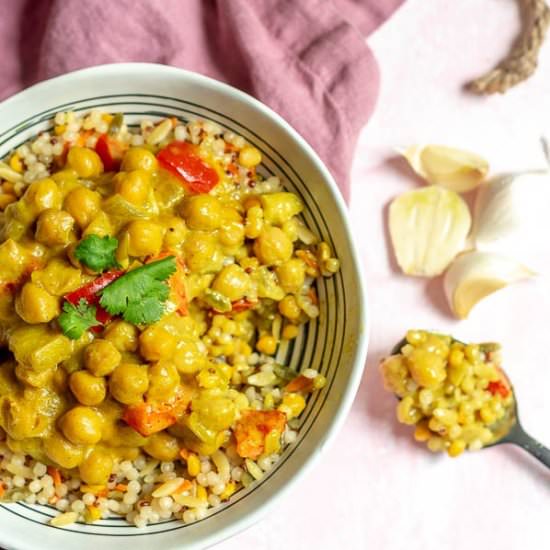 Vegan Apple Chickpea Coconut Curry - Recipe photo by SprinklesandSeaSalt