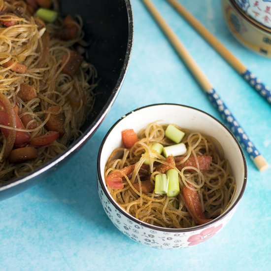 Easy vegan Singapore noodles - Recipe photo by Mandy Sneaky Veg