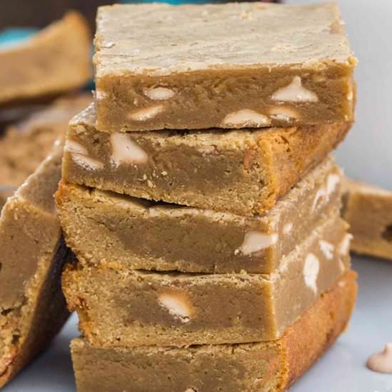 The Ultimate Blondie - Recipe photo by peasandpeonies