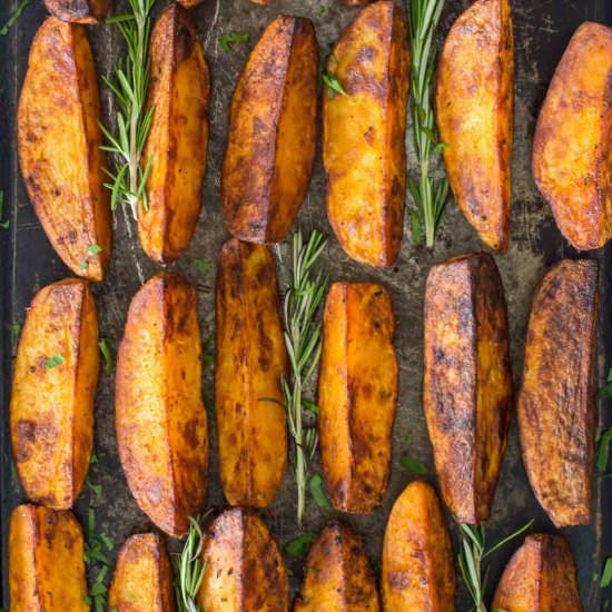 Crispy Roasted Rosemary Potatoes - Recipe photo by peasandpeonies