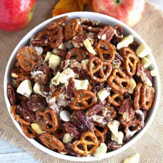 Caramel Apple Pie Party Mix - Recipe photo by Lemon blossoms