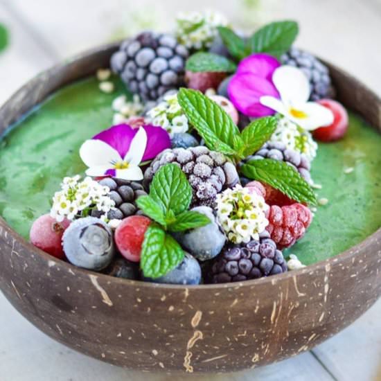 Green power smoothie bowl - Recipe photo by RainbowInMyKitchen