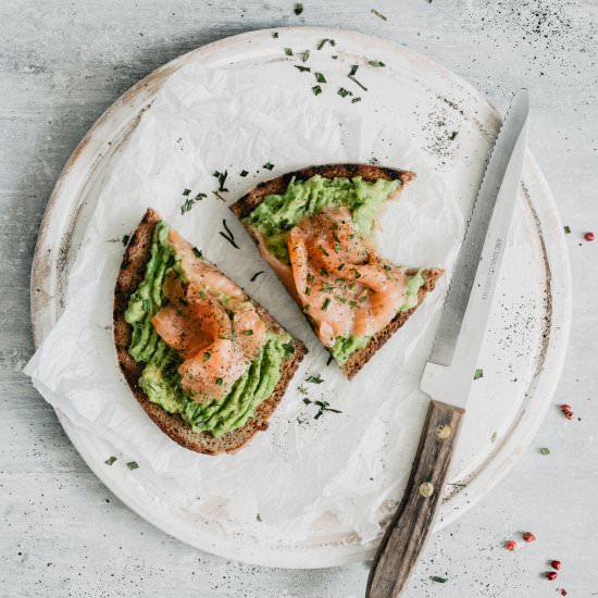 AVOCADO TOAST / 3 WAYS - Recipe photo by healthylittlecravings
