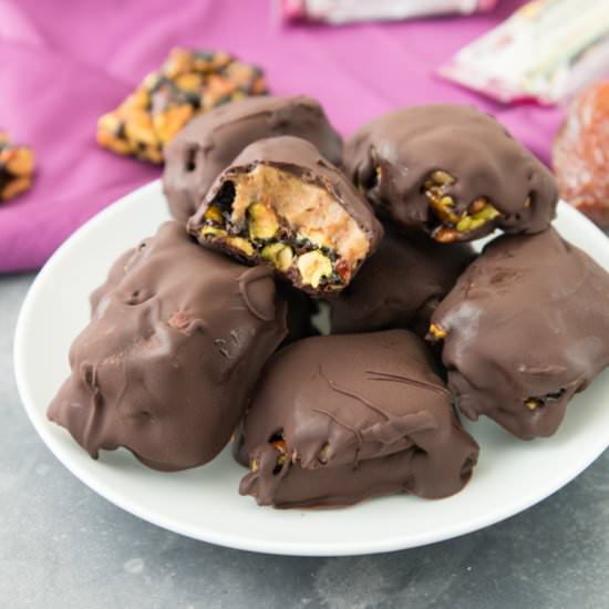 No-Bake Vegan Chocolate Caramel Bar - Recipe photo by Vegetarian Gastronomy