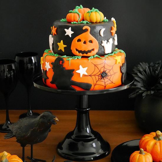 Super Easy Two-Tier Halloween Cake - Recipe photo by BirdsParty
