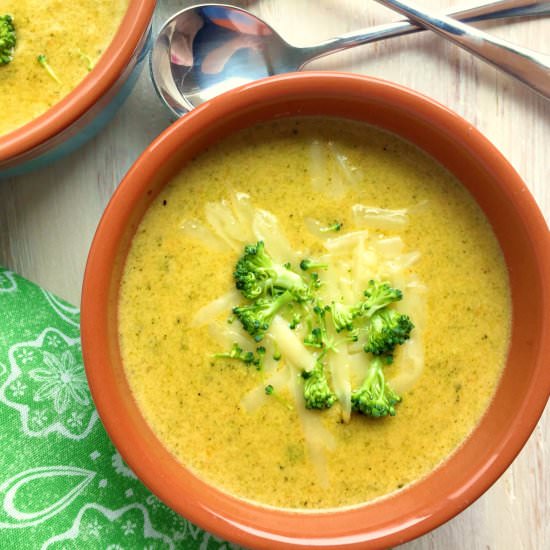 Broccoli Cheddar Soup - Recipe photo by Theyummymuffin
