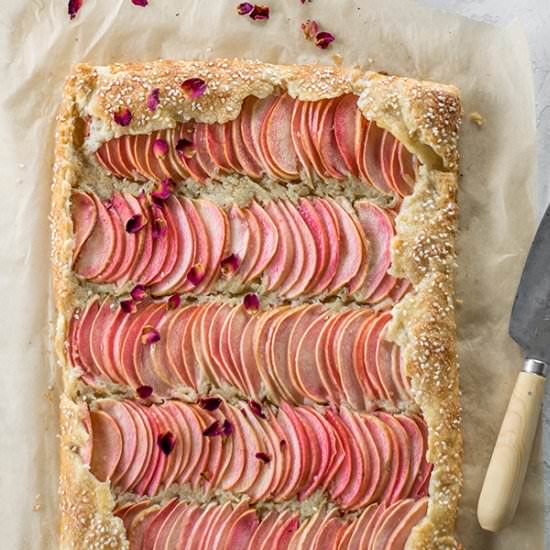 Tahini Frangipane Apple Galette - Recipe photo by jojotastic