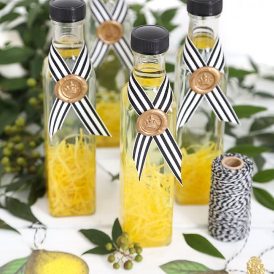 Homemade lemon extract - Recipe photo by sprinklebakes