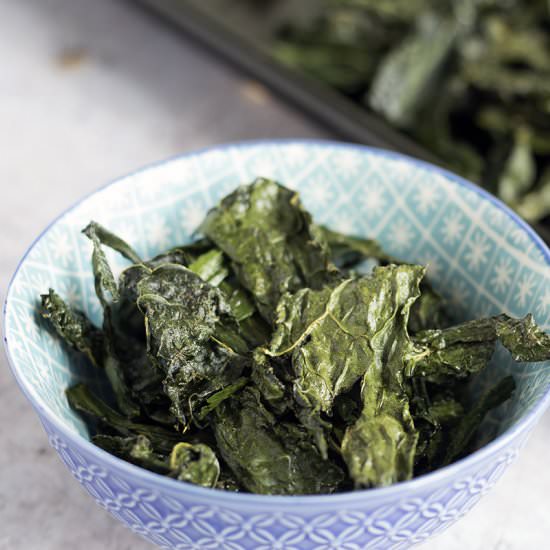 How to make kale crisps - Recipe photo by Mandy Sneaky Veg