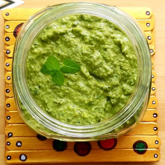 Vegan Basil Pesto - Recipe photo by spiceinthebox