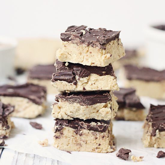 Easy No-Bake Peanut Butter Bars - Recipe photo by emihill