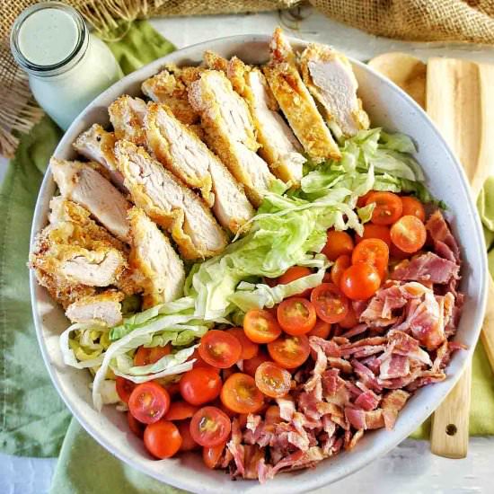 Crispy Chicken BLT Salad - Recipe photo by SweetCaramelSunday