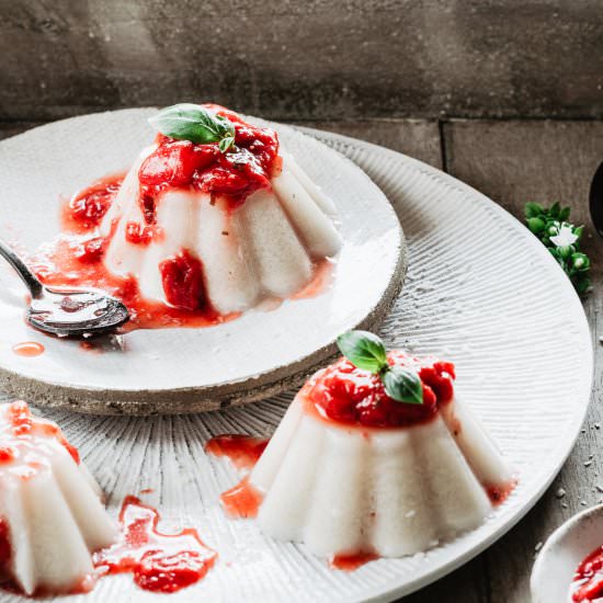 VEGAN PANNA COTTA - Recipe photo by healthylittlecravings