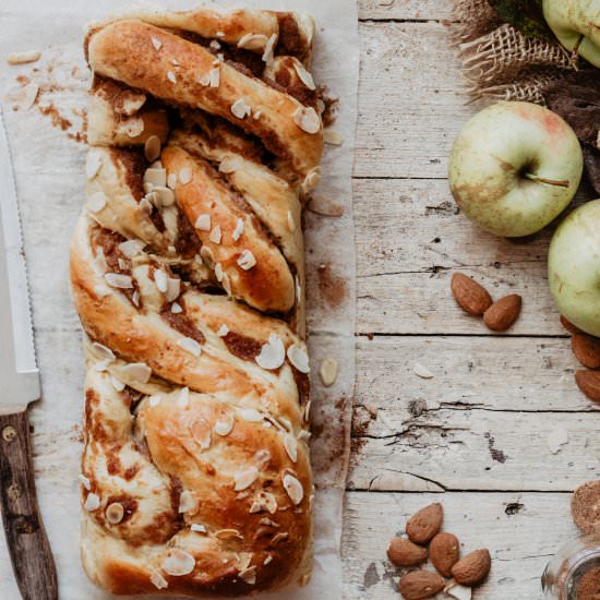 APPLE CINNAMON BABKA - Recipe photo by healthylittlecravings