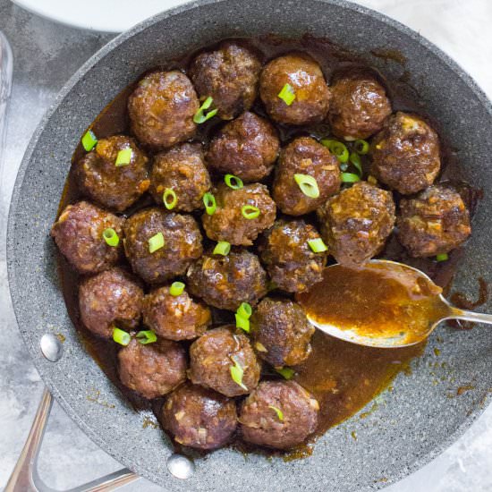 Hoisin Sriracha Glazed Meatballs - Recipe photo by Carmy @ carmyy.com
